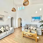 Ona Villa