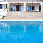 Ona Villa *