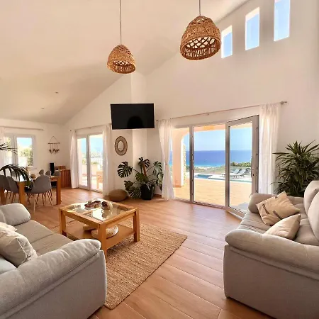 Ona Villa